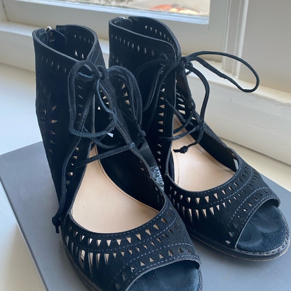 Vince Camuto Tarita Black Suede Heel Wedge Size 8.5 - Picture 3 of 10